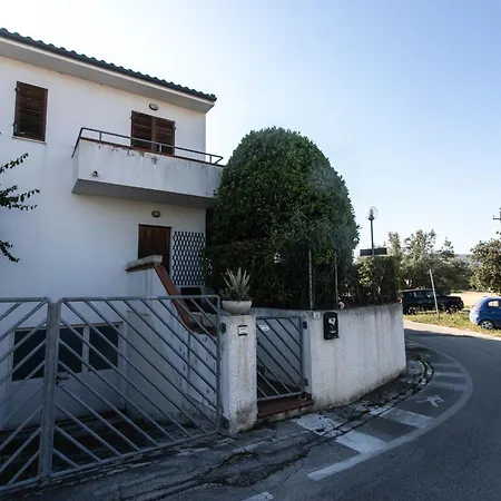 Apartment Con Giardino A - M148 *